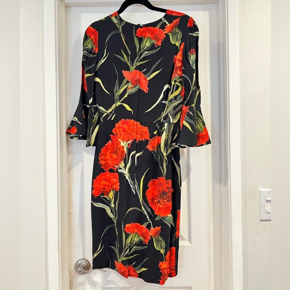 Dolce & Gabbana Shift Dress
Tree-Quarter Sleeve with crew neck 
Size IT44 - Picture 6 of 9